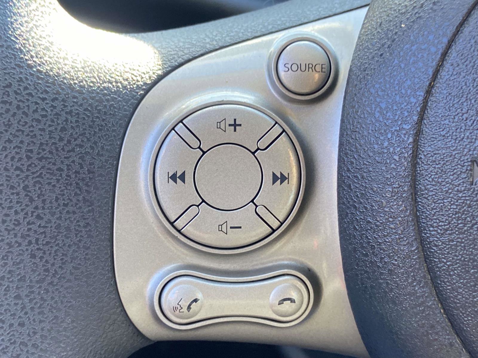 Used 2012 Nissan Versa SV w/ Convenience Pkg image 20