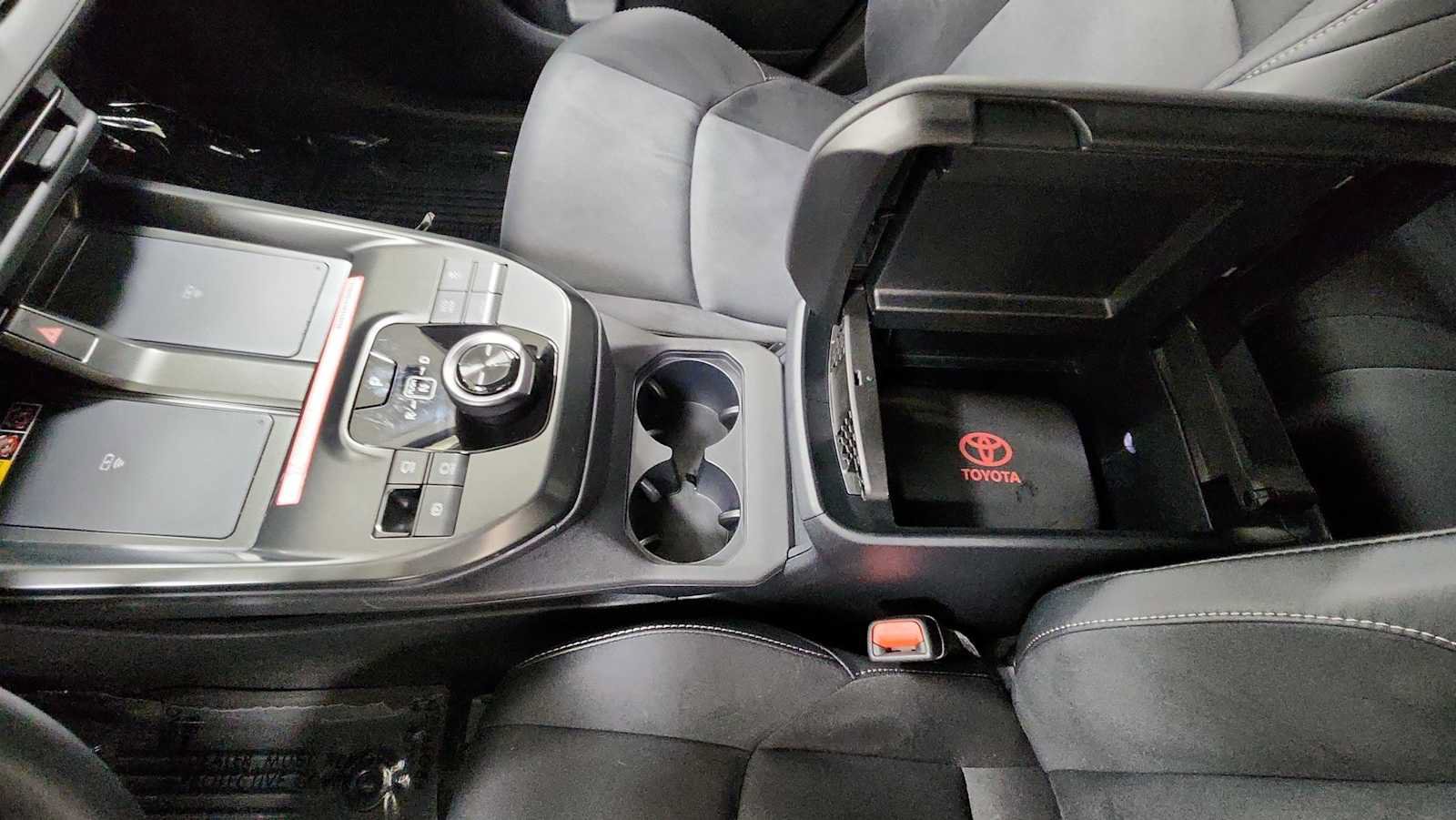 Used 2026 Toyota C-HR AWD/4WD image 23