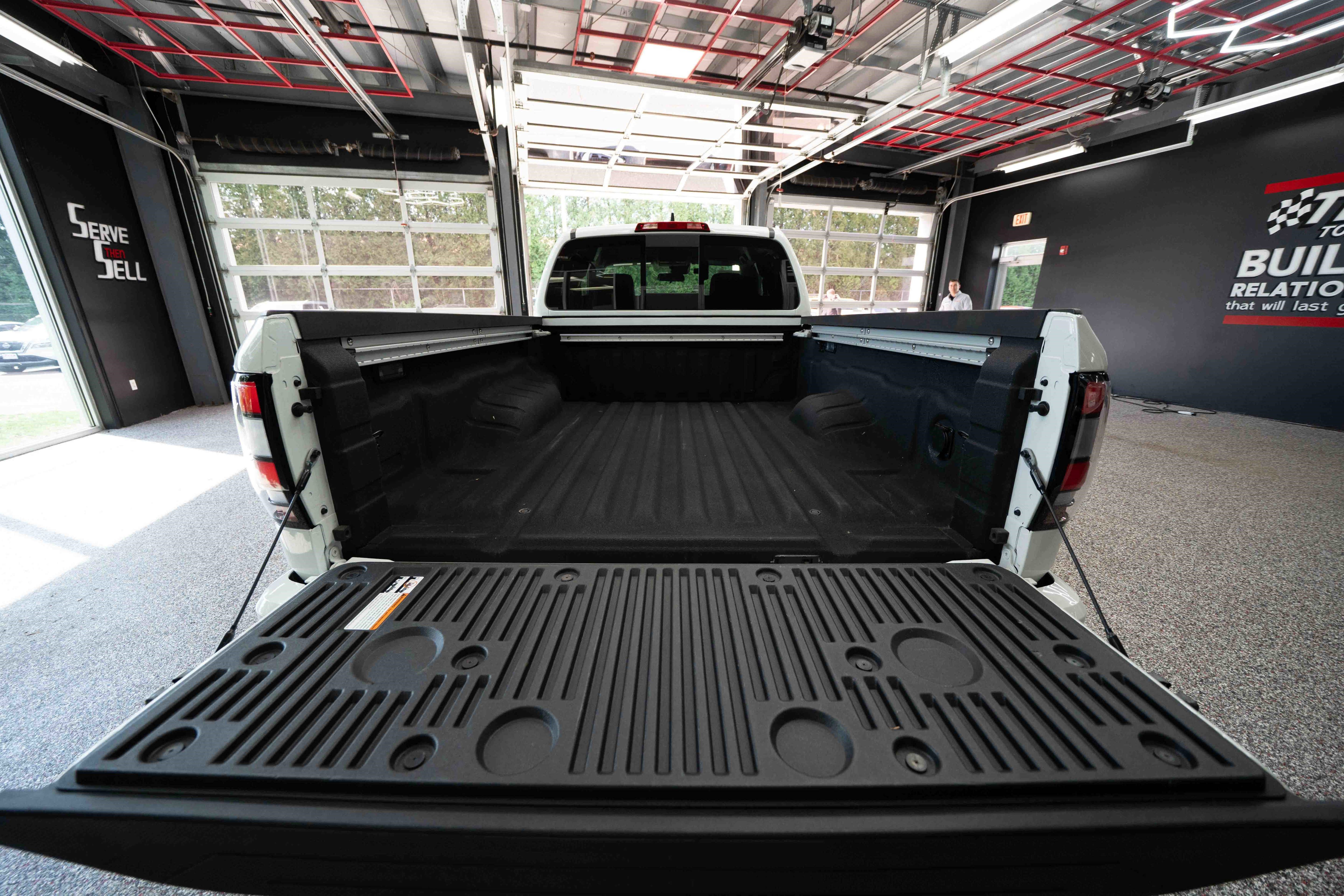 Used 2024 Nissan Frontier SV w/ SV Convenience Package image 27