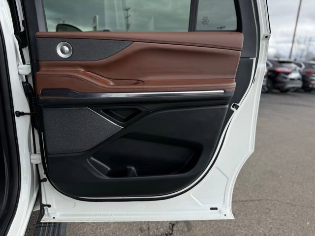 Used 2025 Lincoln Navigator L Reserve image 21