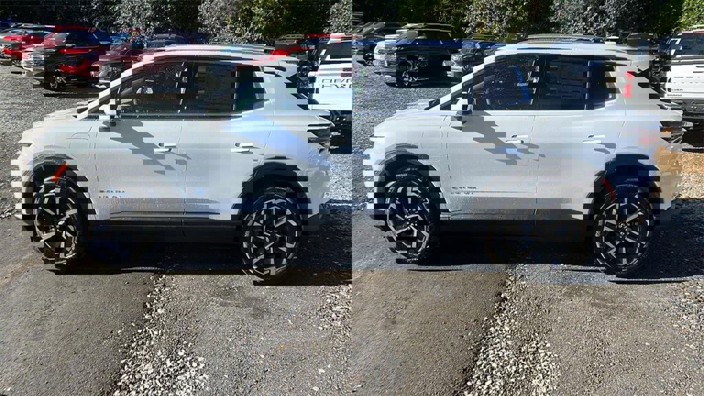 New 2026 Chevrolet Equinox EV LT image 8