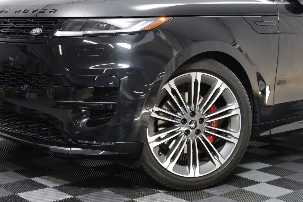 Used 2023 Land Rover Range Rover Sport SE Dynamic image 3