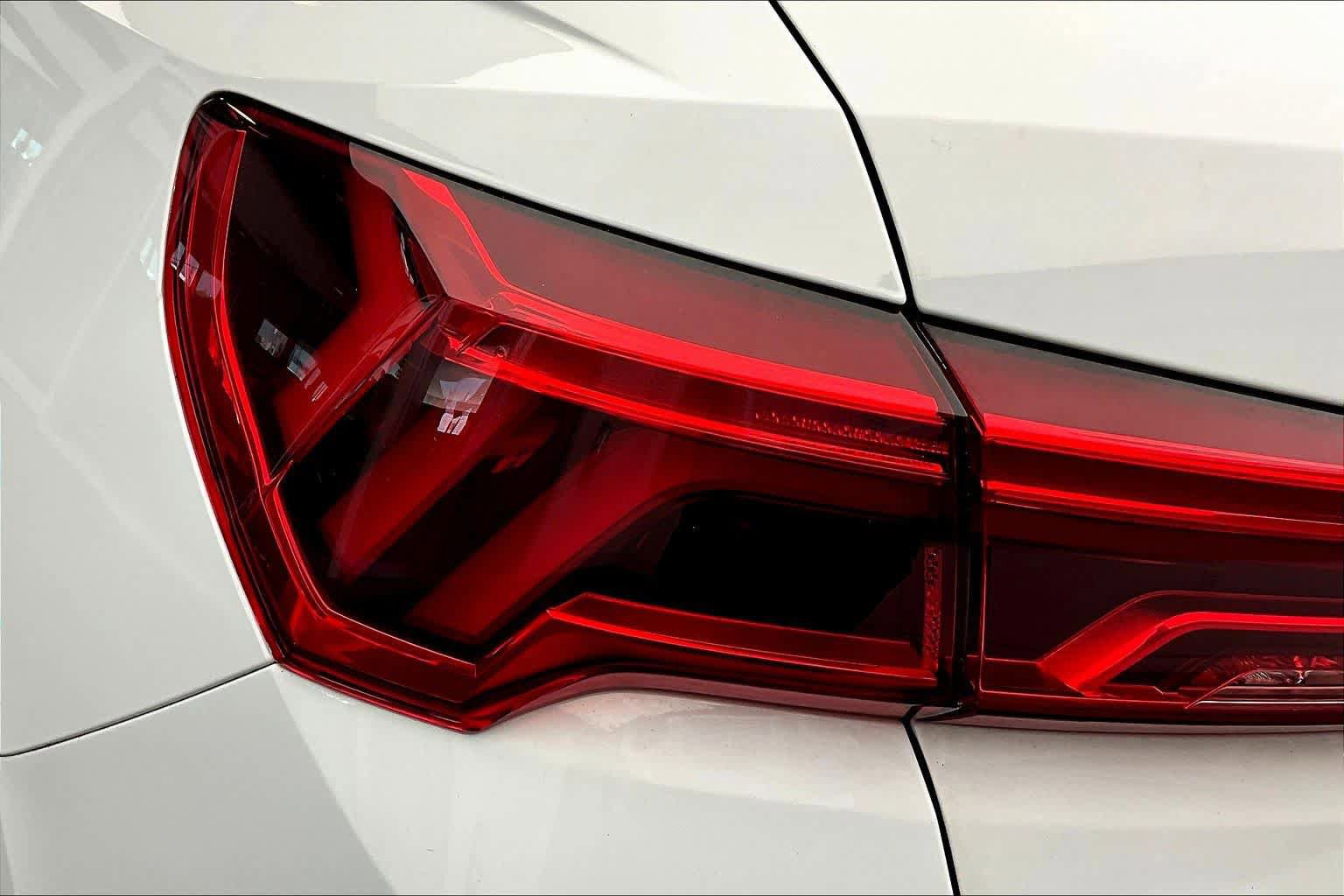 Used 2024 Audi Q3 2.0T Premium w/ Convenience Package AWD/4WD image 28