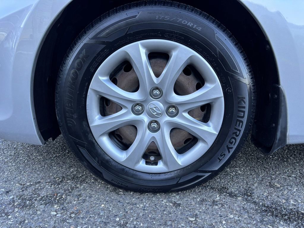 Used 2014 Hyundai Accent GS image 8