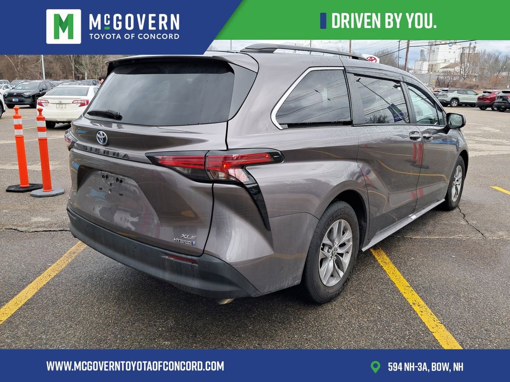 Used 2022 Toyota Sienna XLE w/ XLE Plus Package image 5