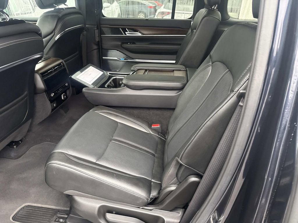 Used 2023 Jeep Grand Wagoneer 4WD image 15