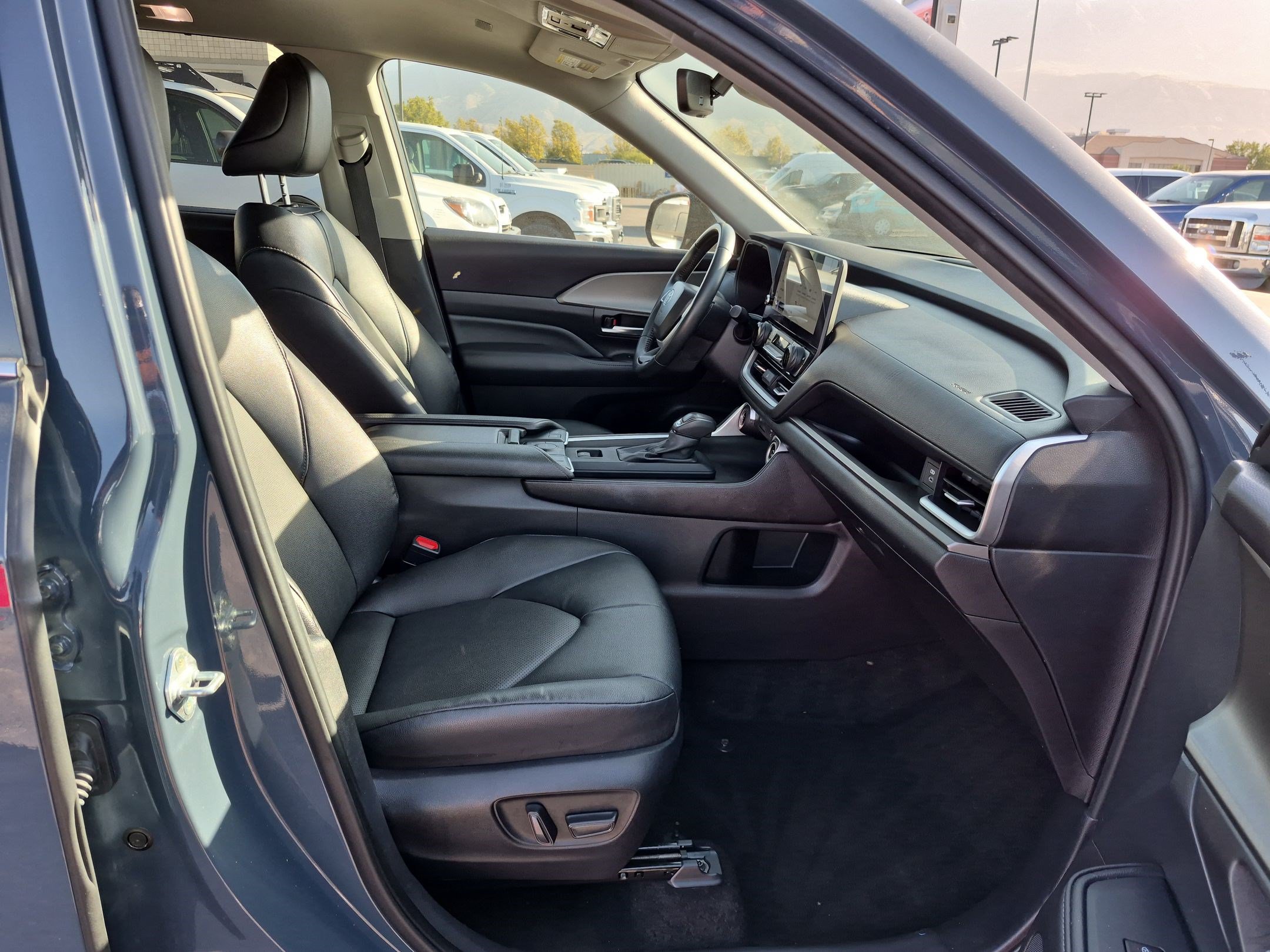 Used 2025 Toyota Grand Highlander AWD image 32