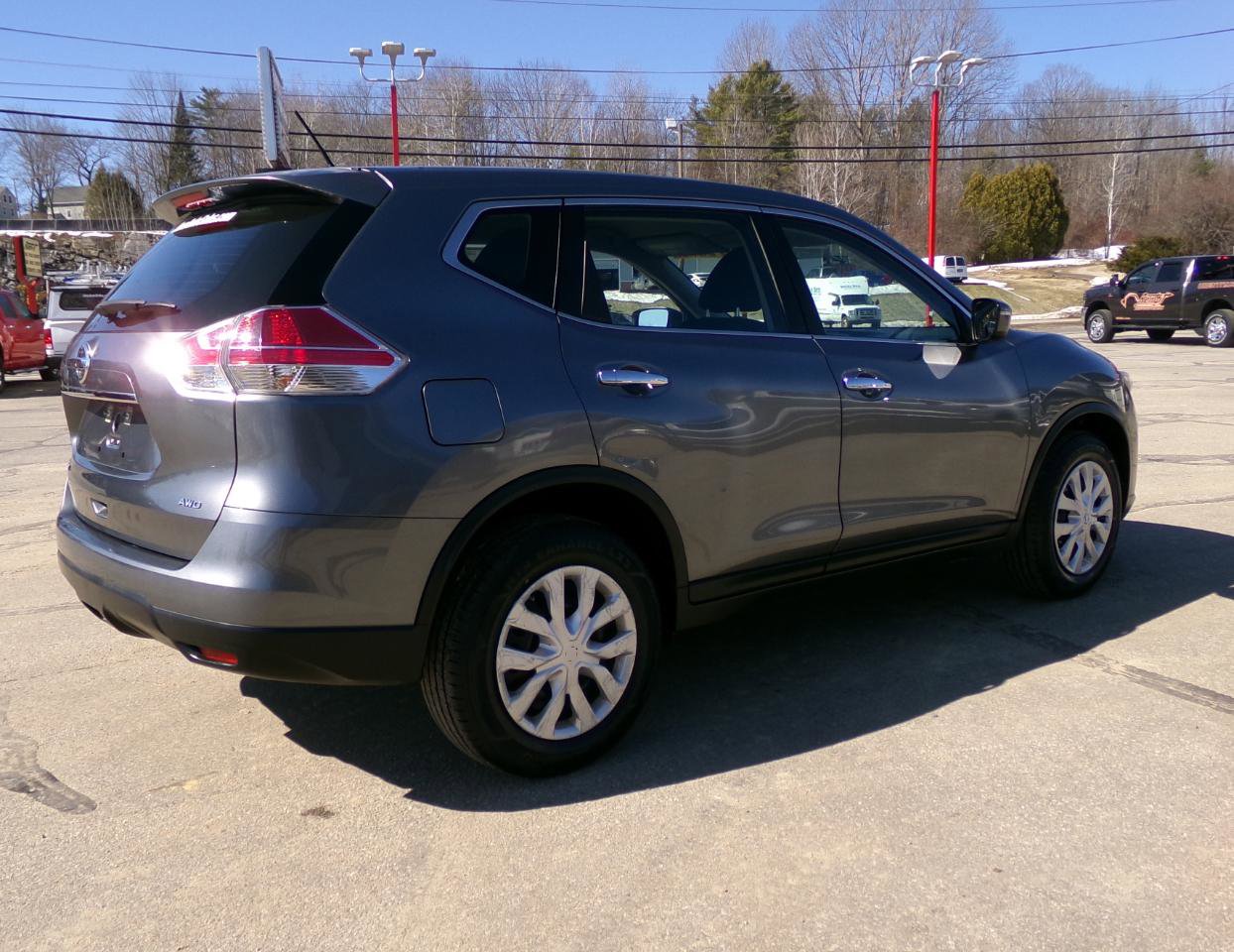 Used 2015 Nissan Rogue S AWD/4WD image 6