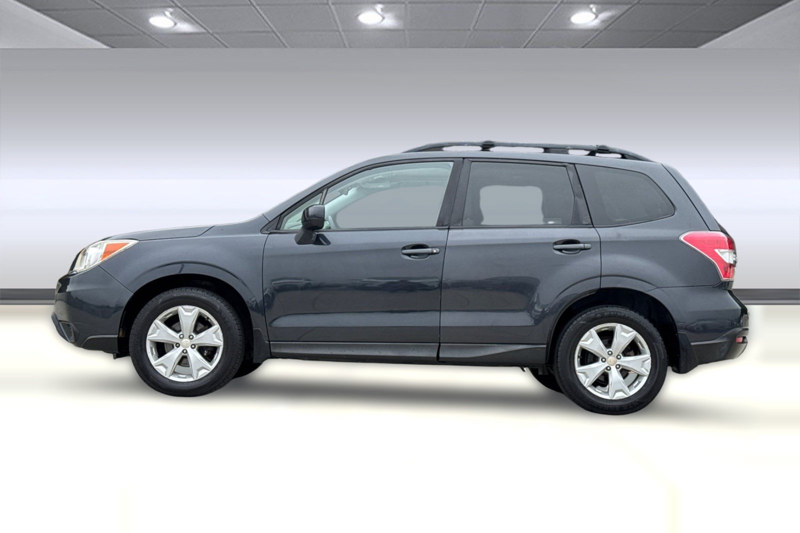 Used 2015 Subaru Forester 2.5i Premium AWD/4WD image 2