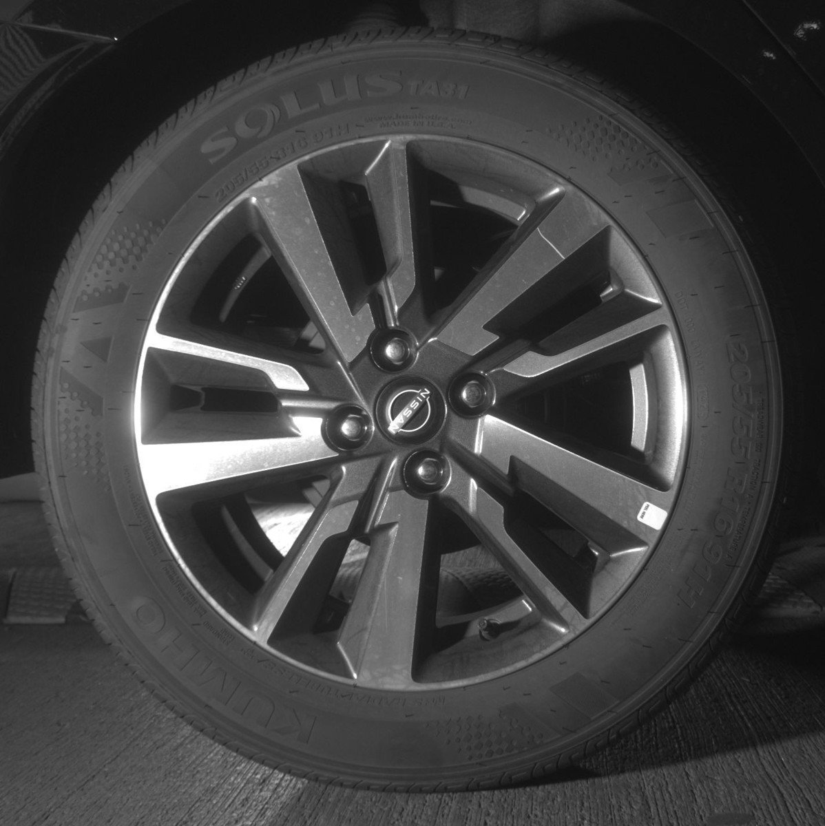 Used 2025 Nissan Versa SV image 15