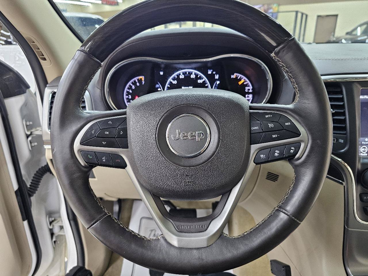 Used 2018 Jeep Grand Cherokee Overland RWD image 32