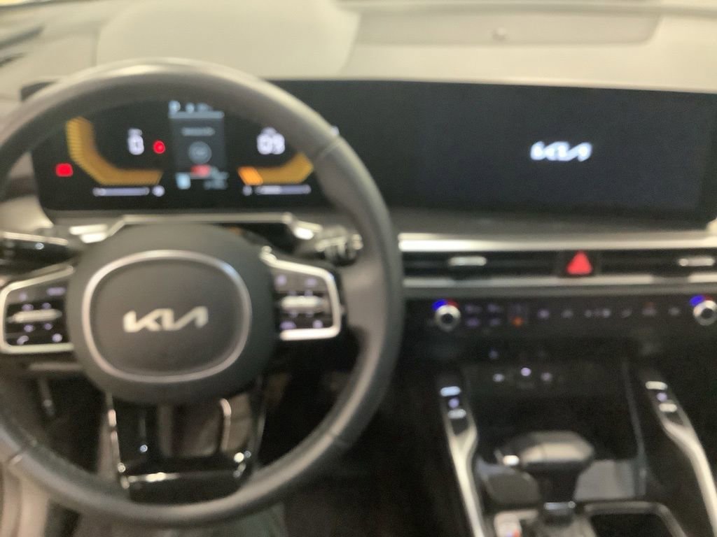 Certified 2025 Kia Sorento S w/ Panoramic Sunroof Package image 16