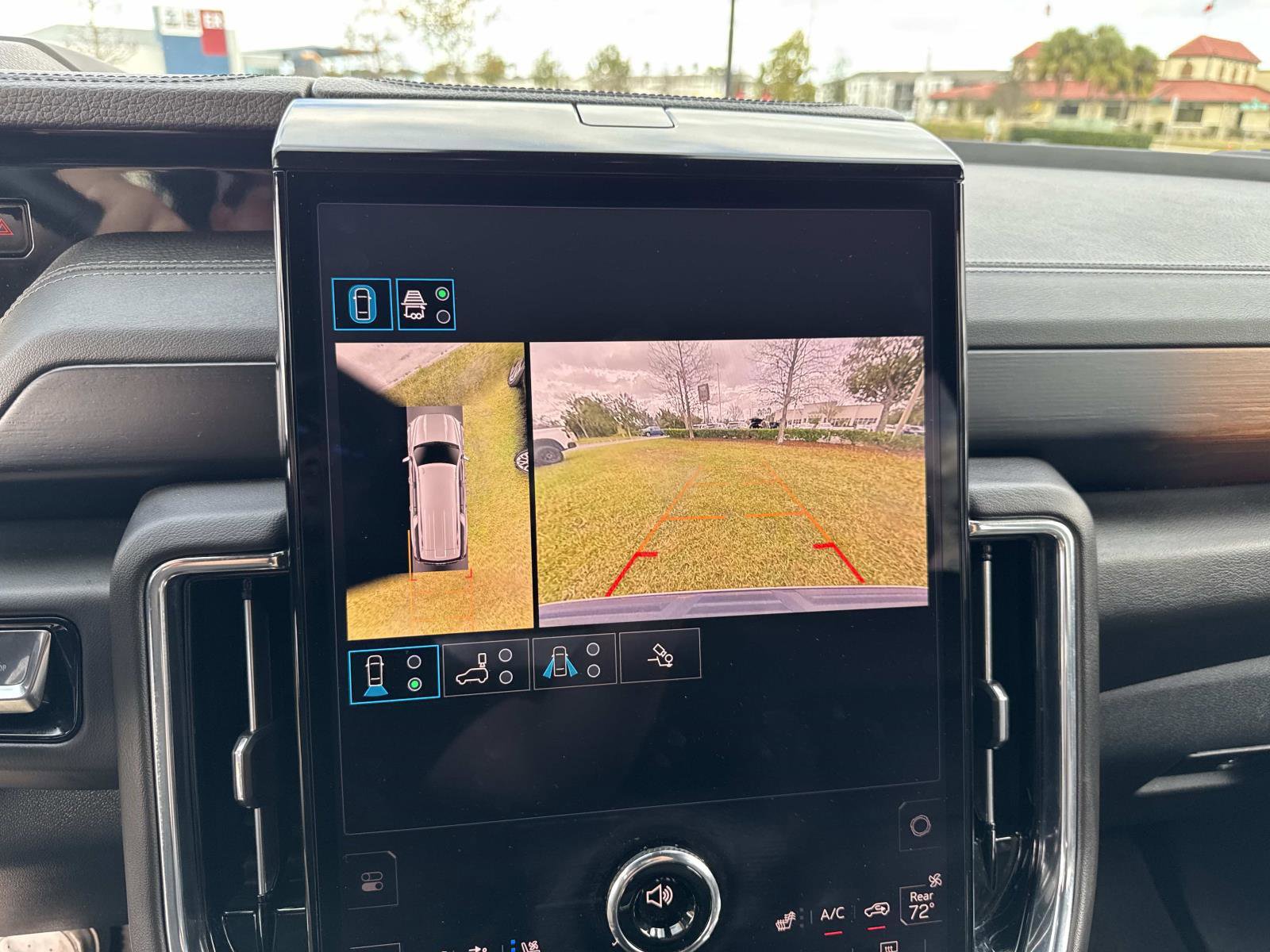 Used 2025 GMC Yukon XL Denali image 26