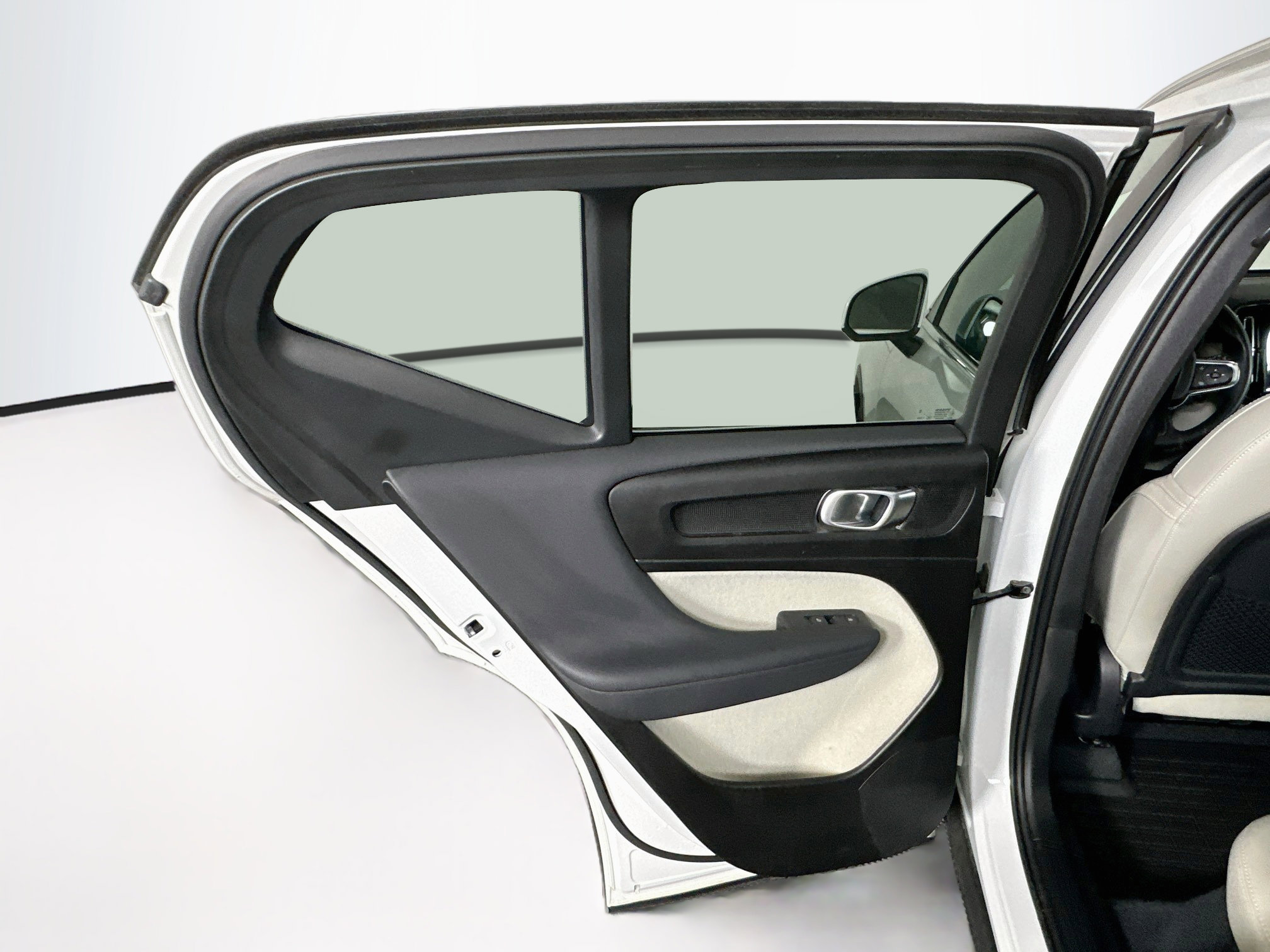 Used 2023 Volvo XC40 B4 Plus w/ Protection Package Premier FWD image 27