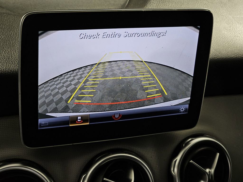 Used 2020 Mercedes-Benz GLA 250 4MATIC w/ Premium Package image 12