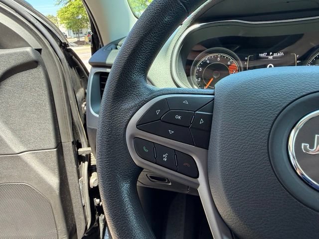 Used 2021 Jeep Cherokee Latitude AWD/4WD image 30