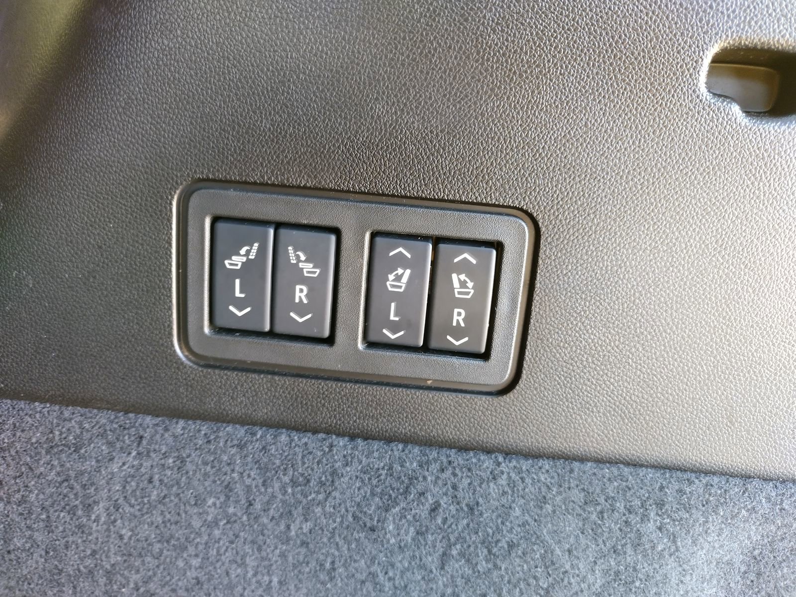 Certified 2025 Cadillac XT6 Premium Luxury w/ Platinum Package image 28