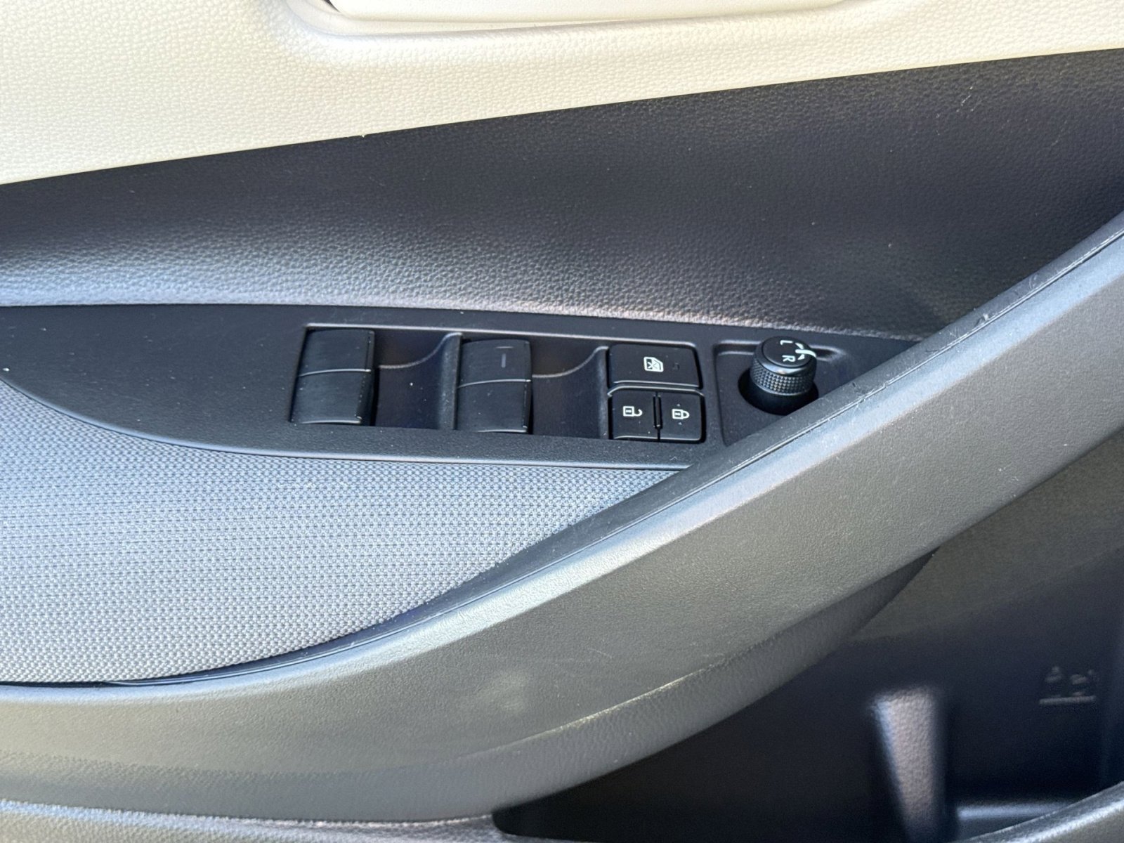 Used 2025 Toyota Corolla LE image 15