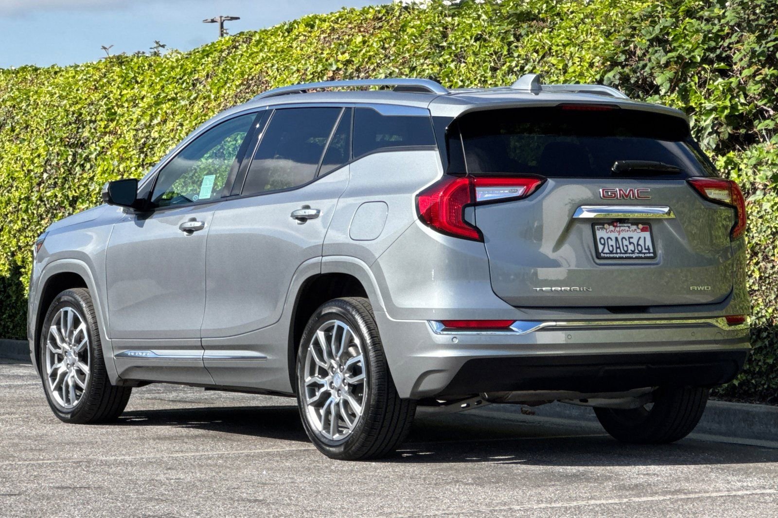 Used 2023 GMC Terrain Denali w/ Denali Premium Package AWD/4WD image 6