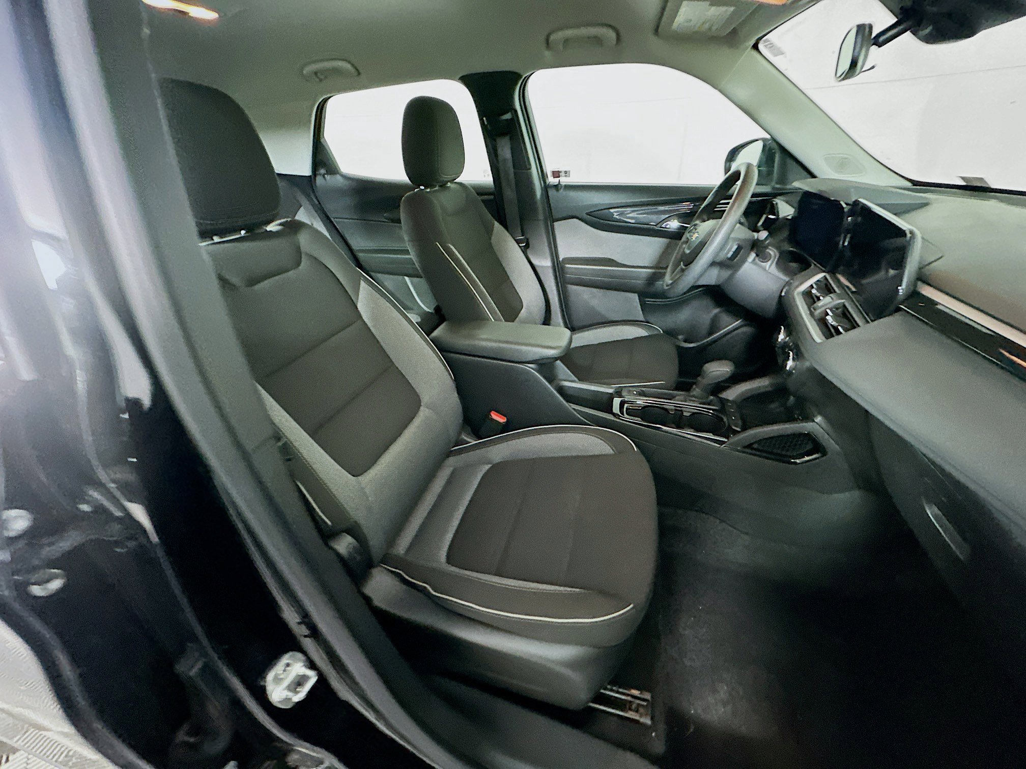 Used 2024 Chevrolet TrailBlazer LS image 28