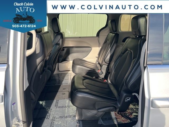 Used 2024 Chrysler Pacifica Touring-L image 17
