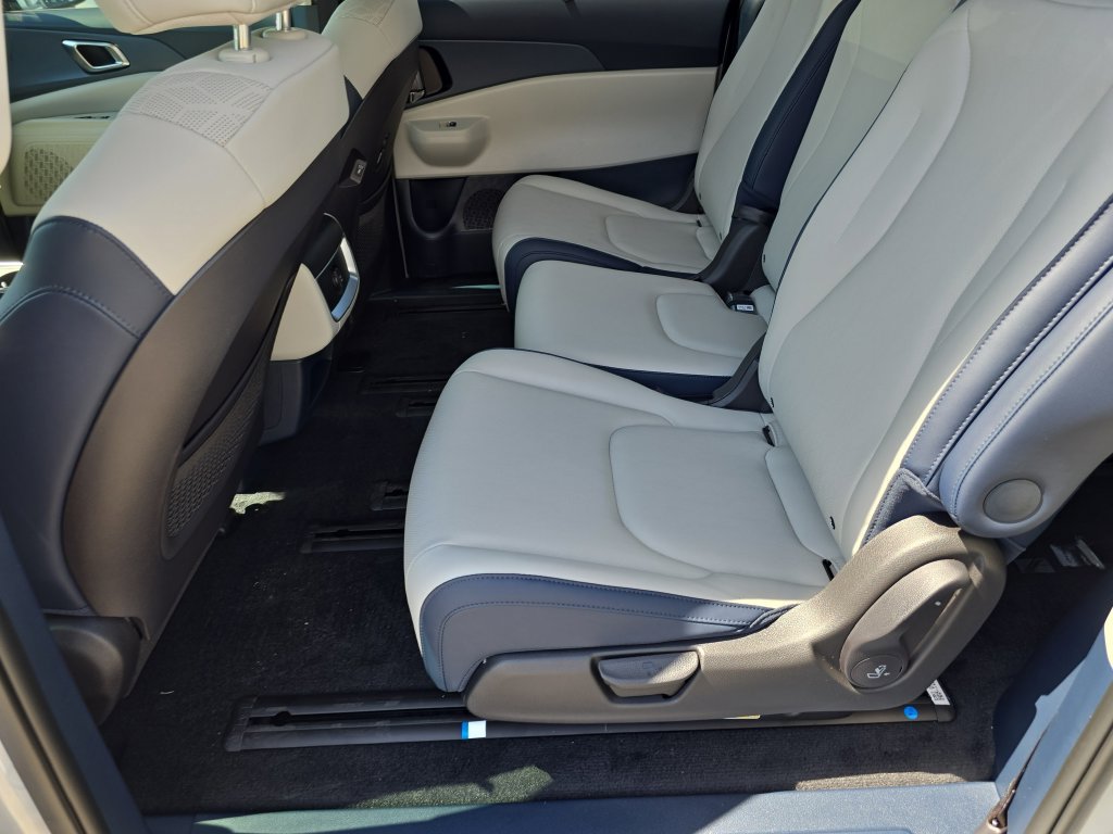 New 2026 Kia Carnival EX FWD image 17