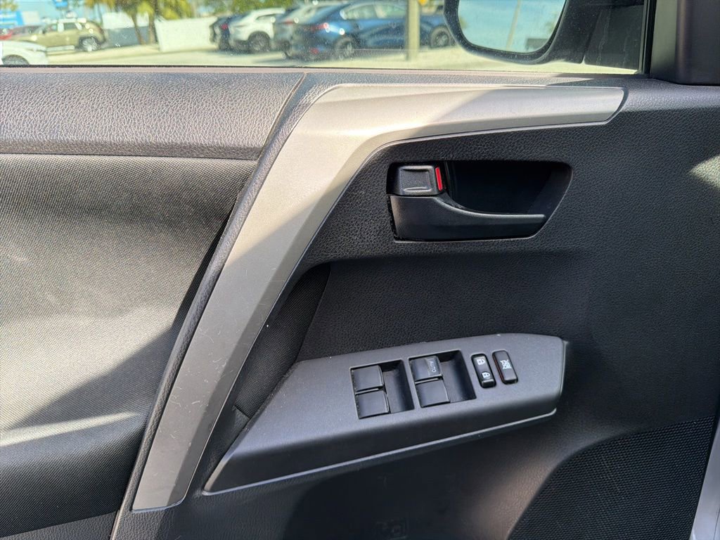Used 2016 Toyota RAV4 LE AWD/4WD image 15