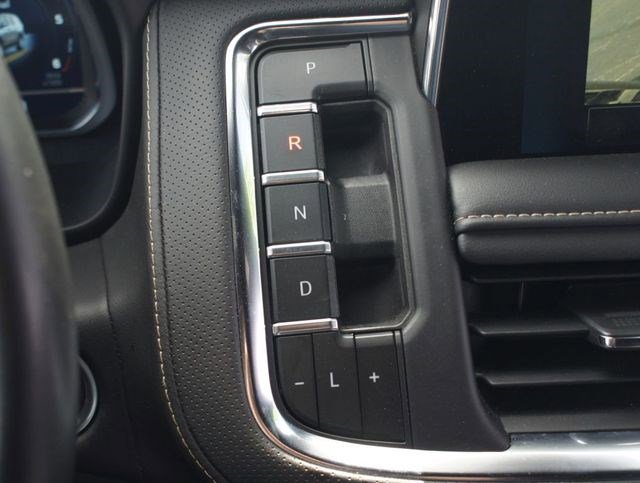 Used 2024 Chevrolet Suburban Premier RWD image 11