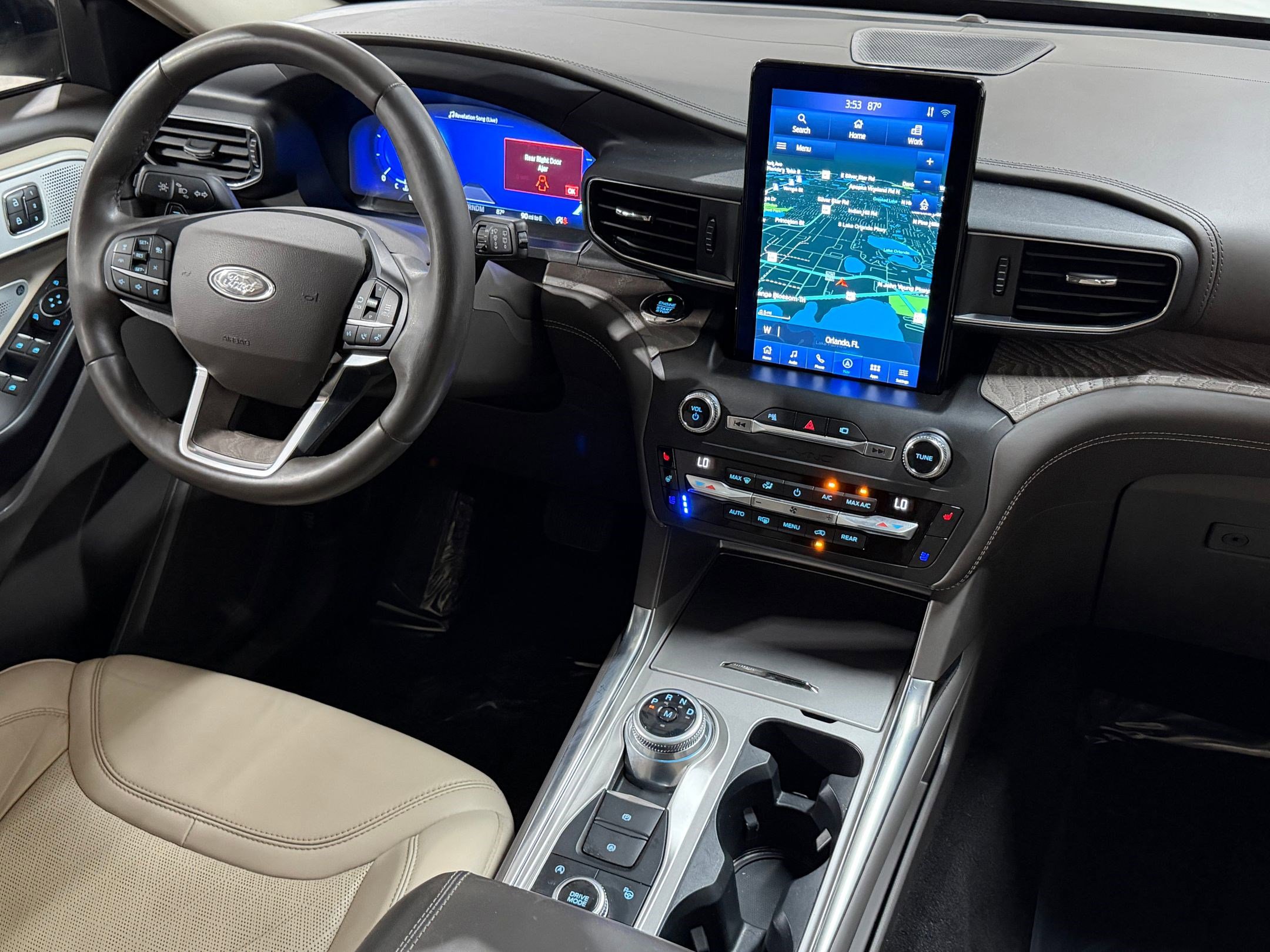 Used 2020 Ford Explorer Platinum w/ Premium Technology Package AWD/4WD image 44