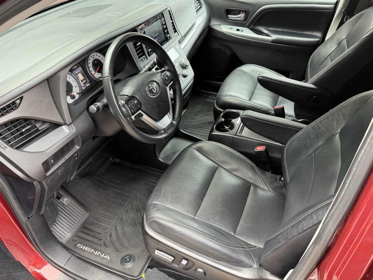 Used 2020 Toyota Sienna SE FWD image 13