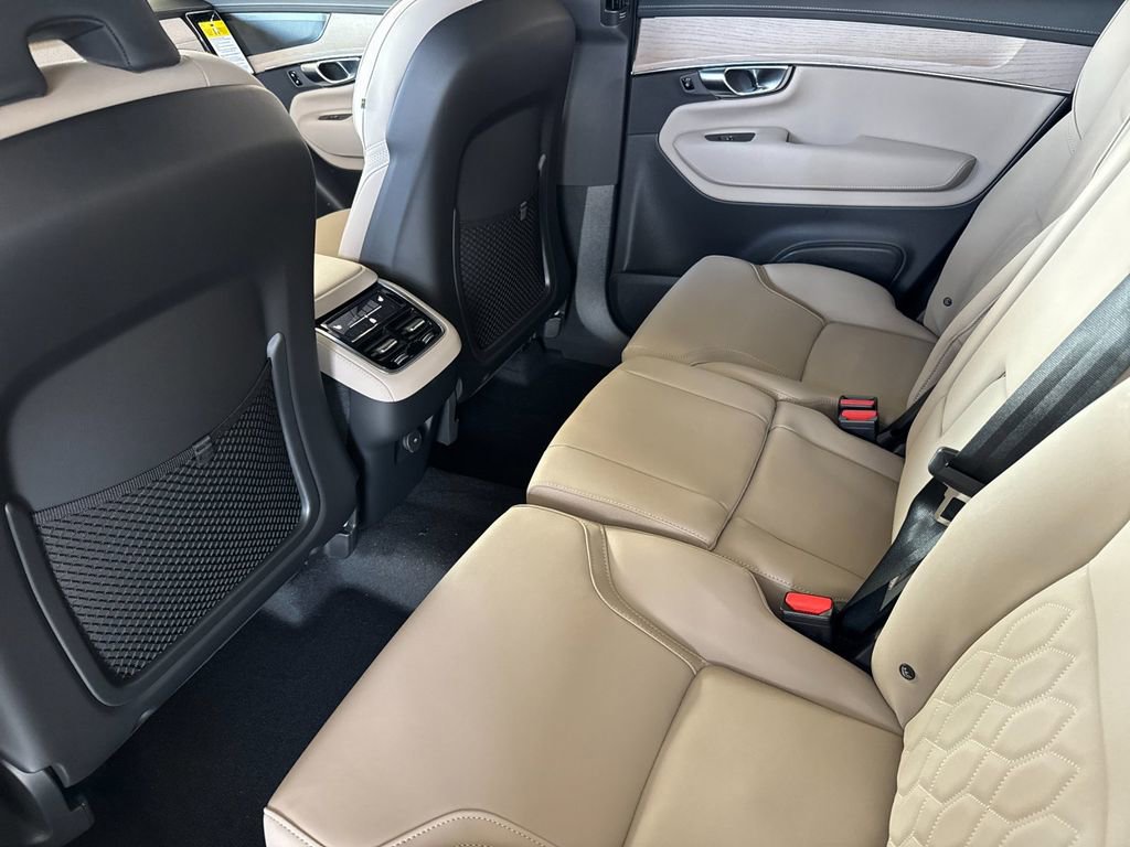 New 2026 Volvo XC90 B6 Plus w/ Protection Package Premier image 11