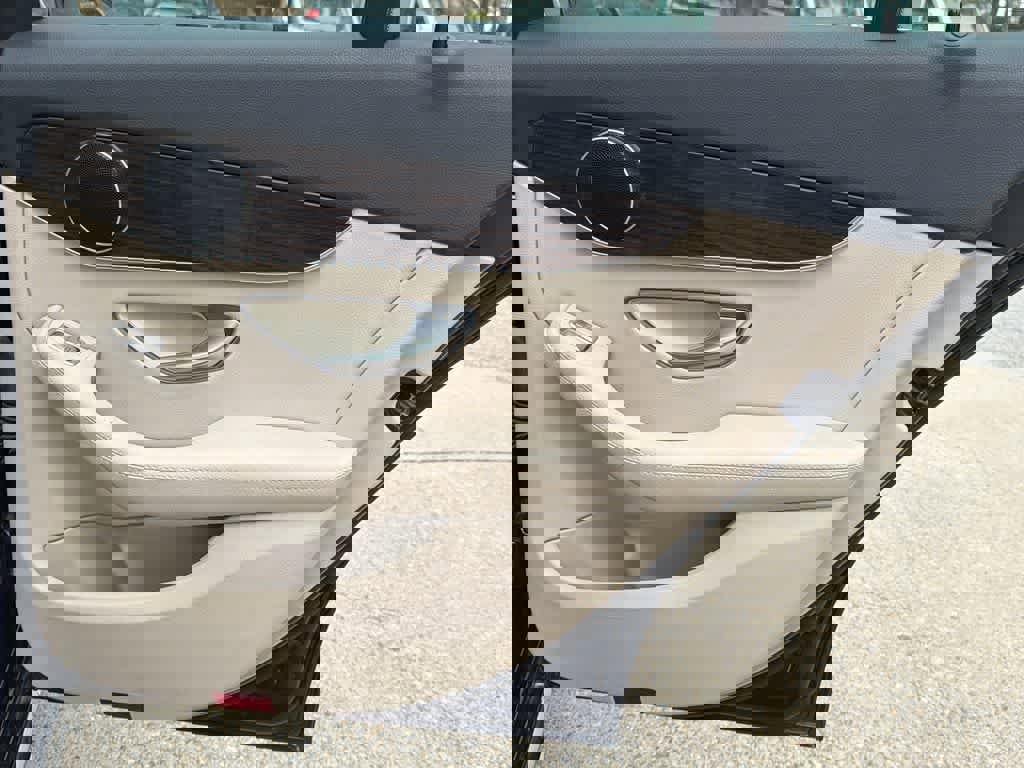 Used 2017 Mercedes-Benz C 300 4MATIC Sedan image 15