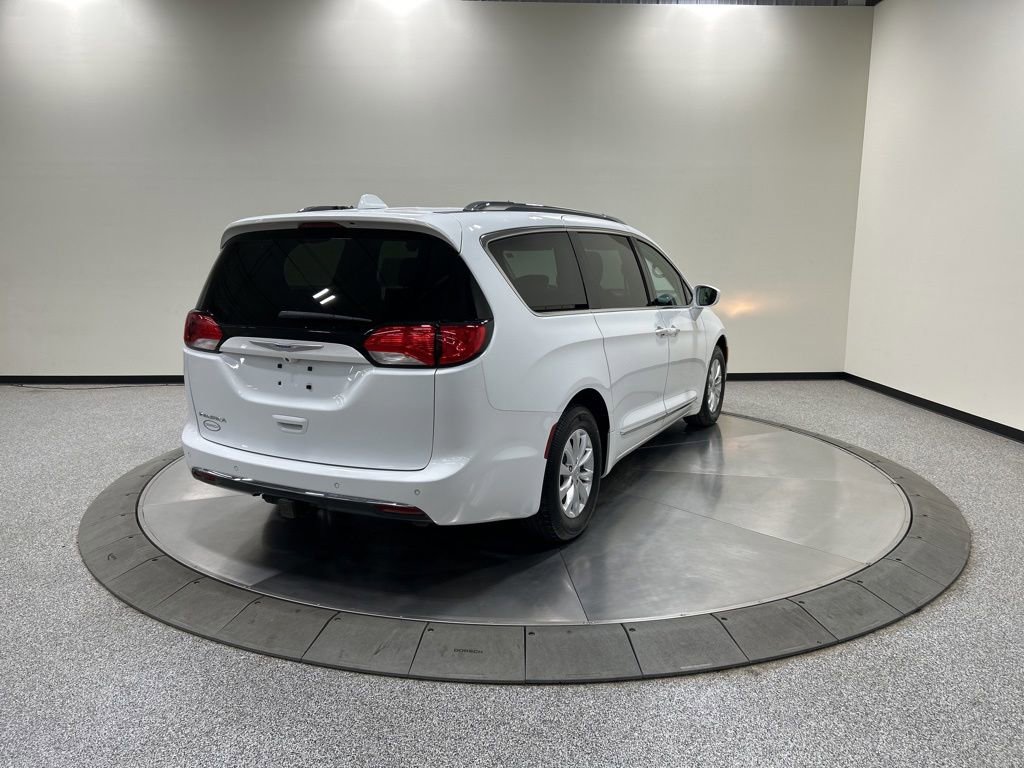 Used 2018 Chrysler Pacifica Touring-L FWD image 7