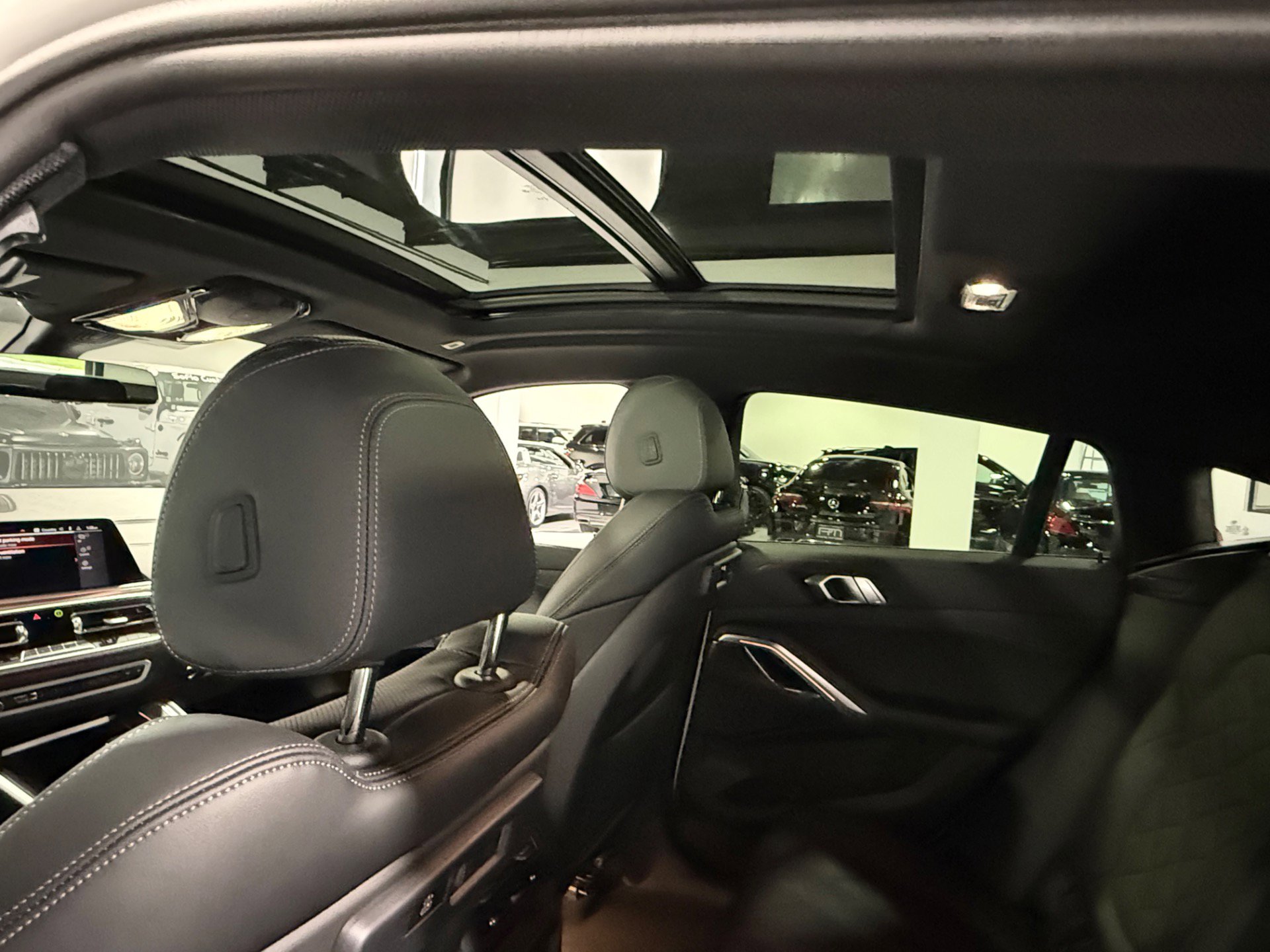 Used 2023 BMW X6 xDrive40i w/ M Sport Package AWD/4WD image 64