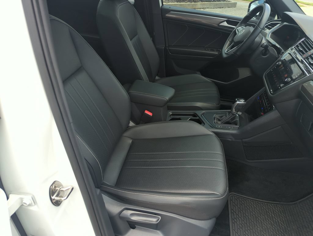 Certified 2023 Volkswagen Tiguan SE R-Line FWD image 37