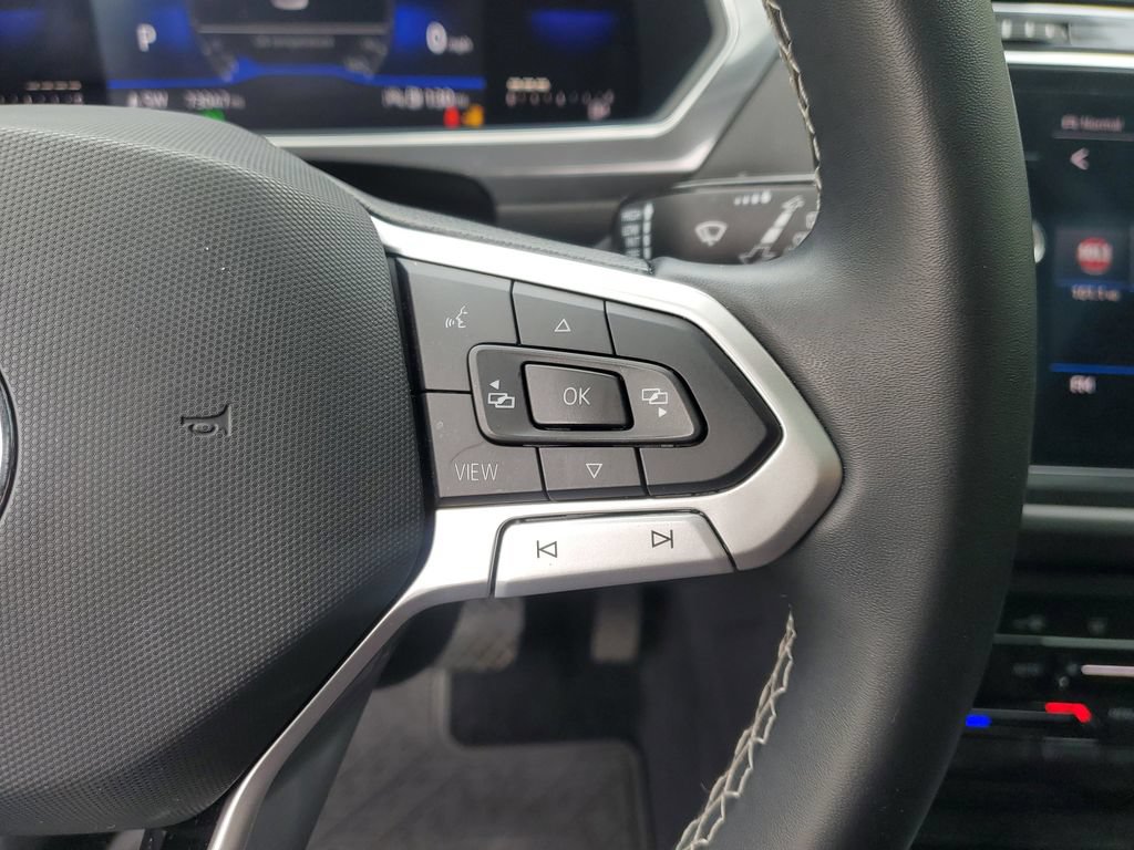 Used 2022 Volkswagen Tiguan SE w/ Panoramic Sunroof Package AWD/4WD image 25