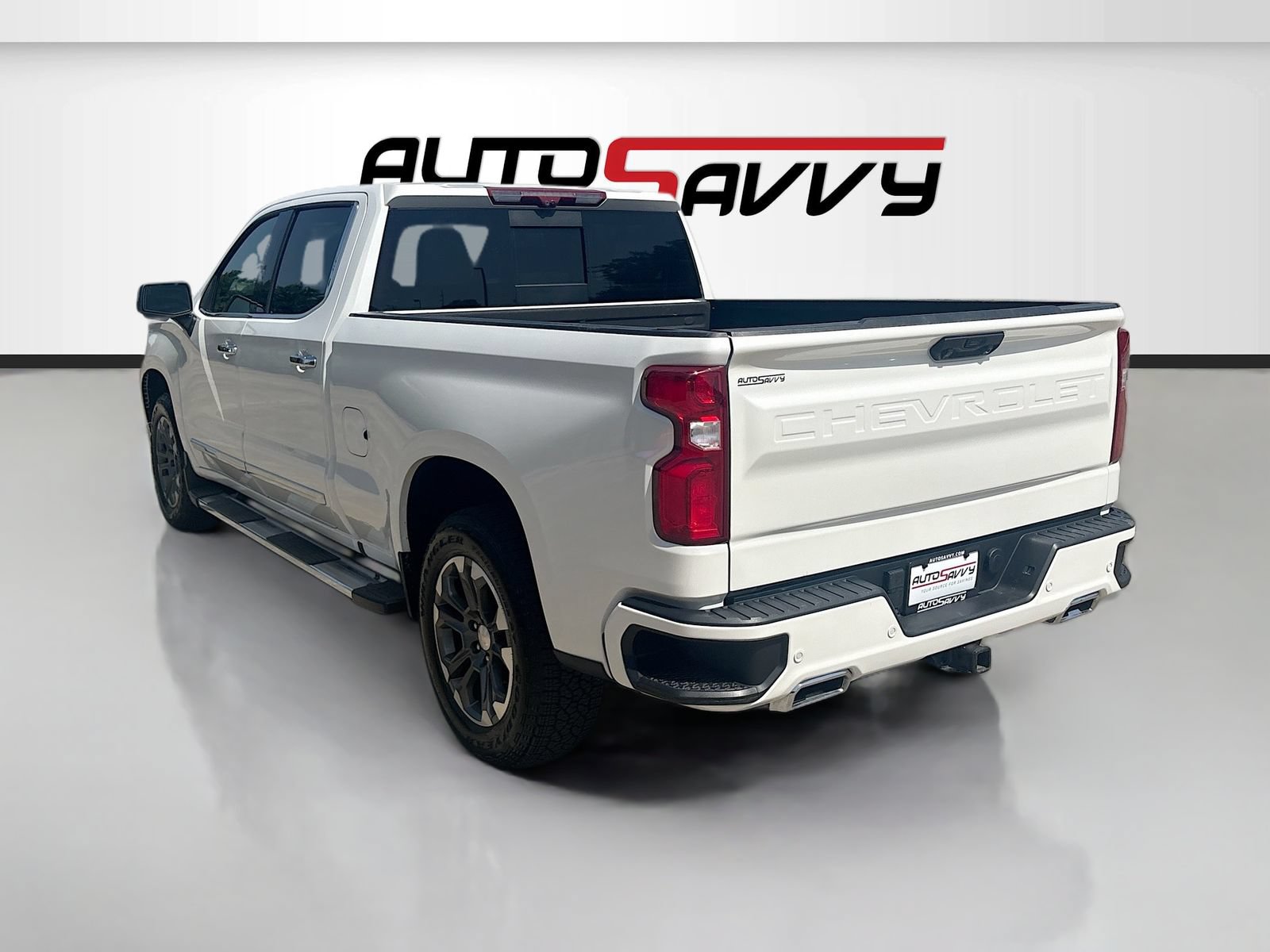 Used 2024 Chevrolet Silverado 1500 High Country w/ Technology Package AWD/4WD image 5