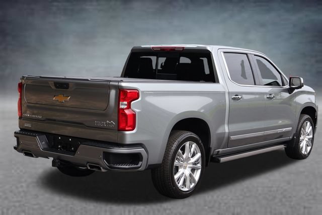 Used 2025 Chevrolet Silverado 1500 High Country w/ High Country Premium Package AWD/4WD image 3