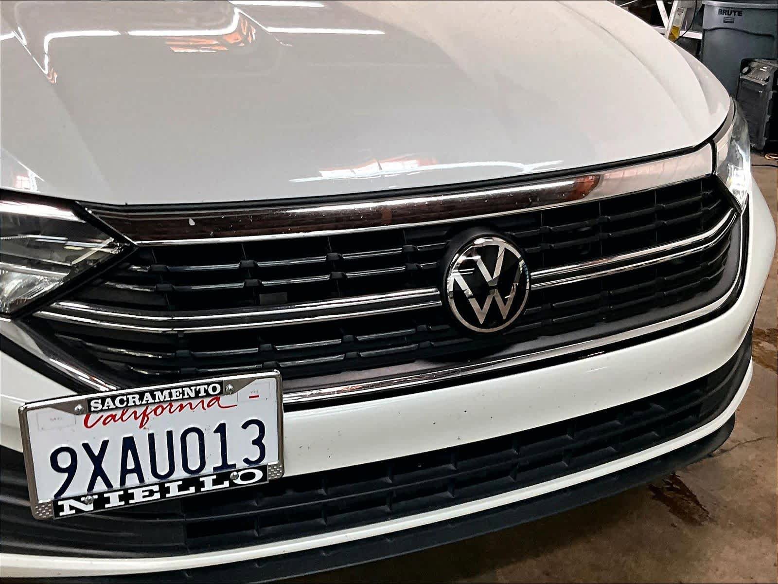 Used 2024 Volkswagen Jetta SE w/ Panoramic Sunroof Package FWD image 31