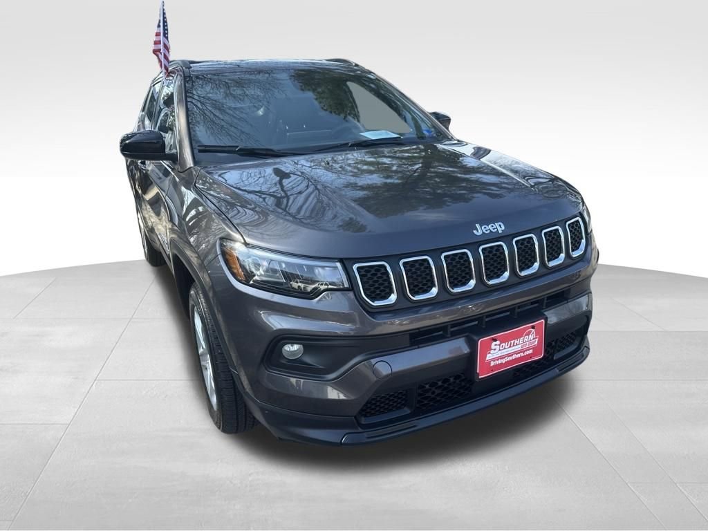 Used 2024 Jeep Compass Latitude AWD/4WD image 5