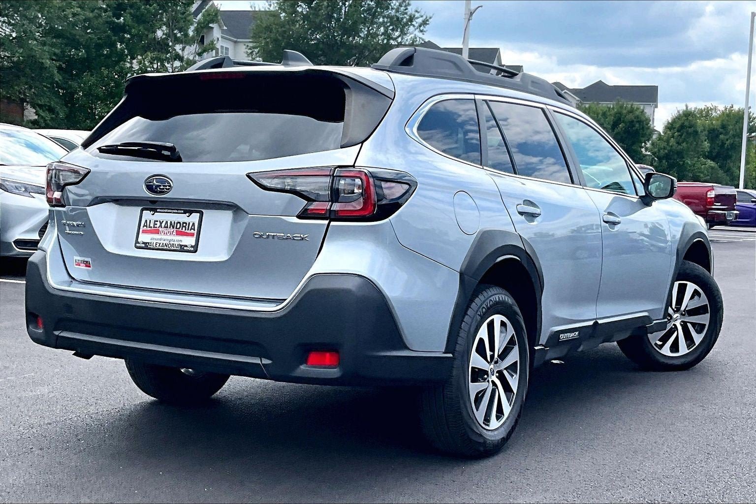 Used 2023 Subaru Outback Premium AWD/4WD image 11