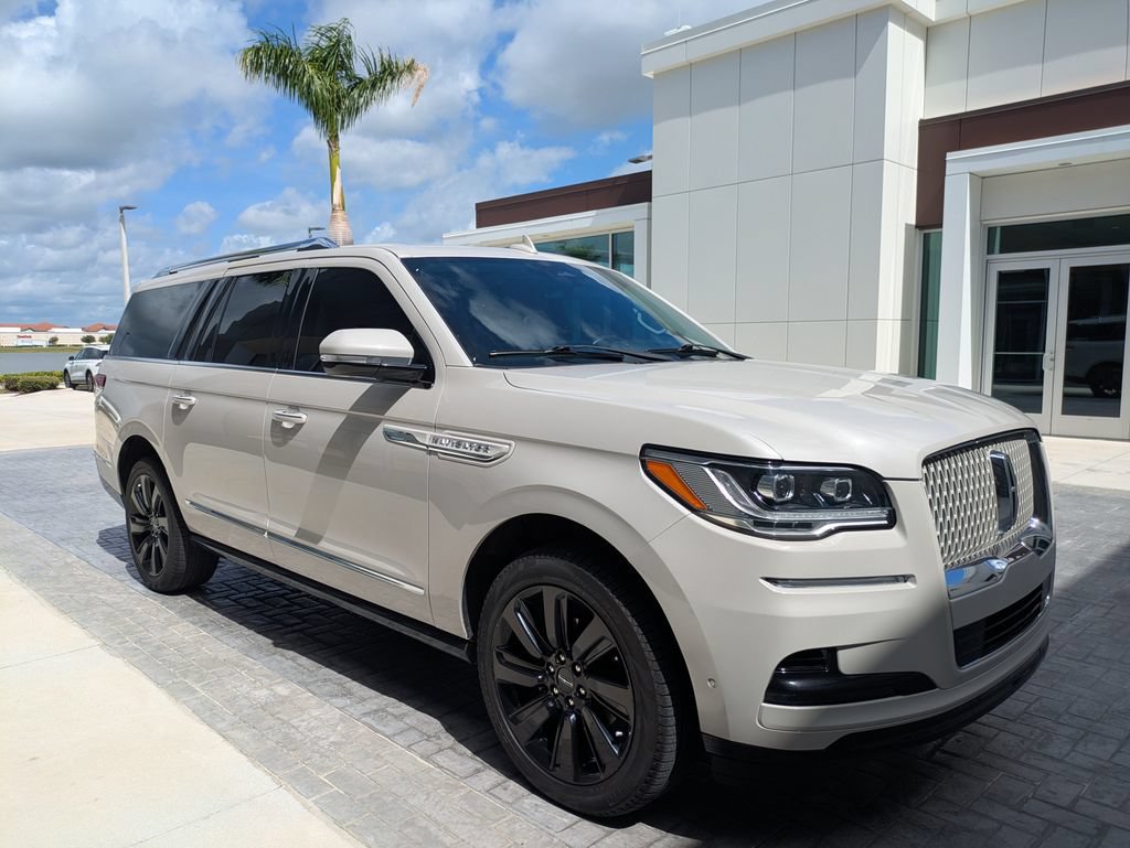 Certified 2024 Lincoln Navigator L Reserve AWD/4WD image 4