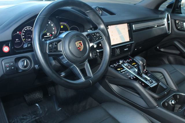 Certified 2023 Porsche Cayenne Platinum Edition w/ Assistance Package image 4