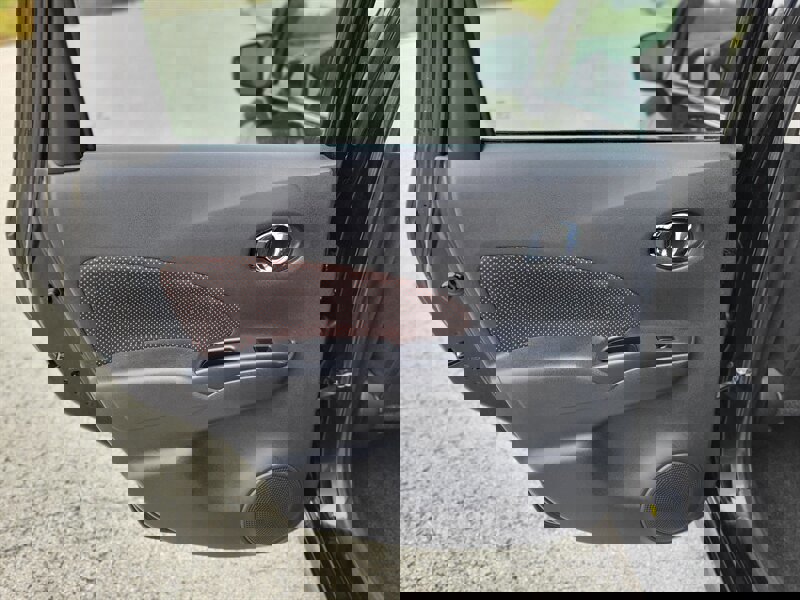 Used 2017 Nissan Versa Note SR image 21