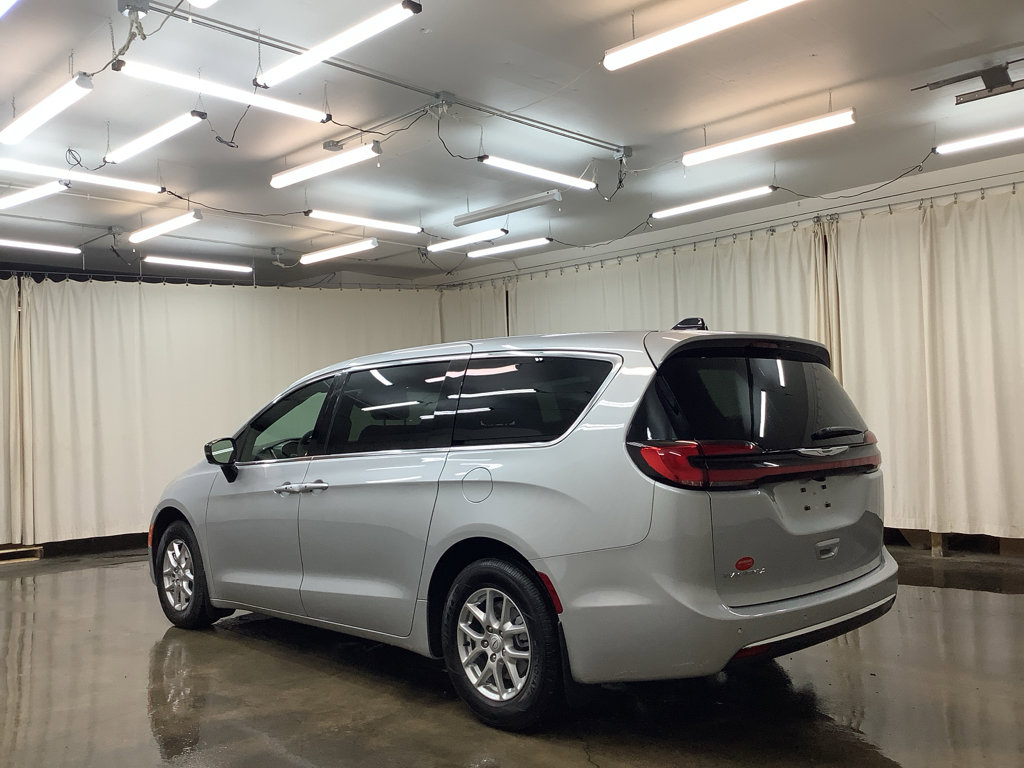 New 2026 Chrysler Pacifica Select FWD image 9