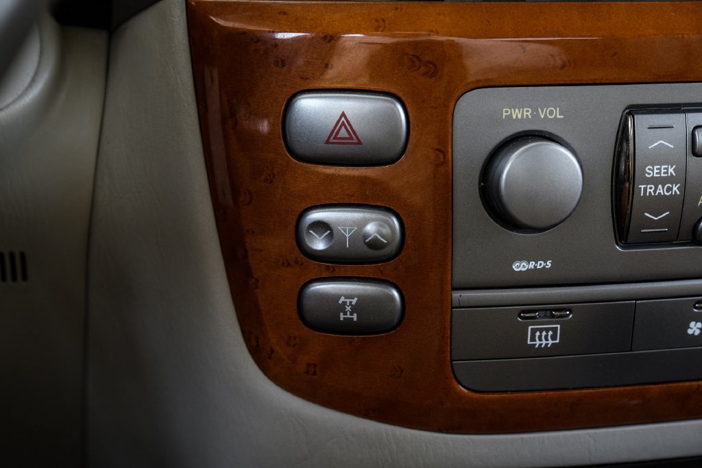 Used 2005 Lexus LX 470 4WD image 31