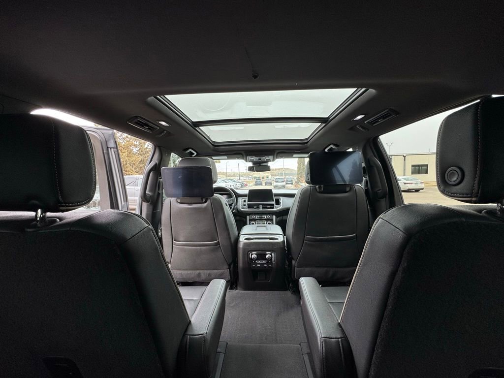 Used 2024 GMC Yukon SLT w/ SLT Luxury Package image 35