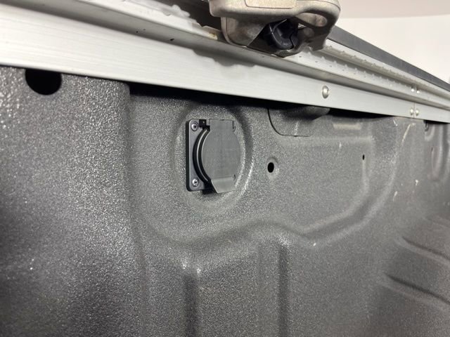 Used 2024 Nissan Titan SV w/ SV Convenience Package image 50