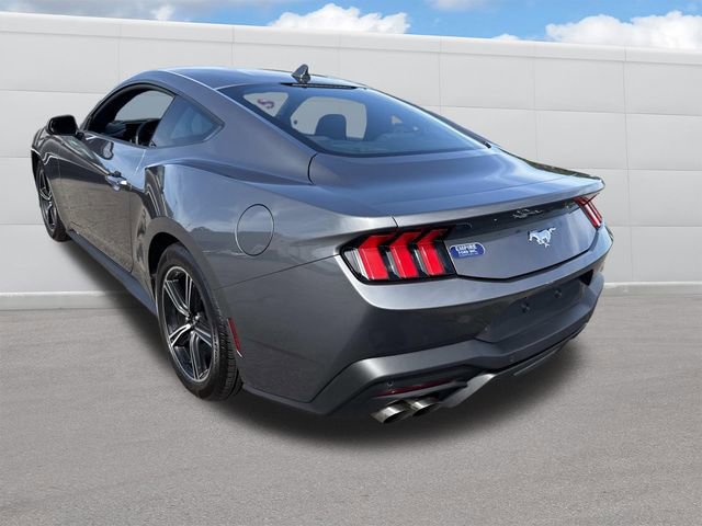 Used 2025 Ford Mustang Coupe RWD image 3