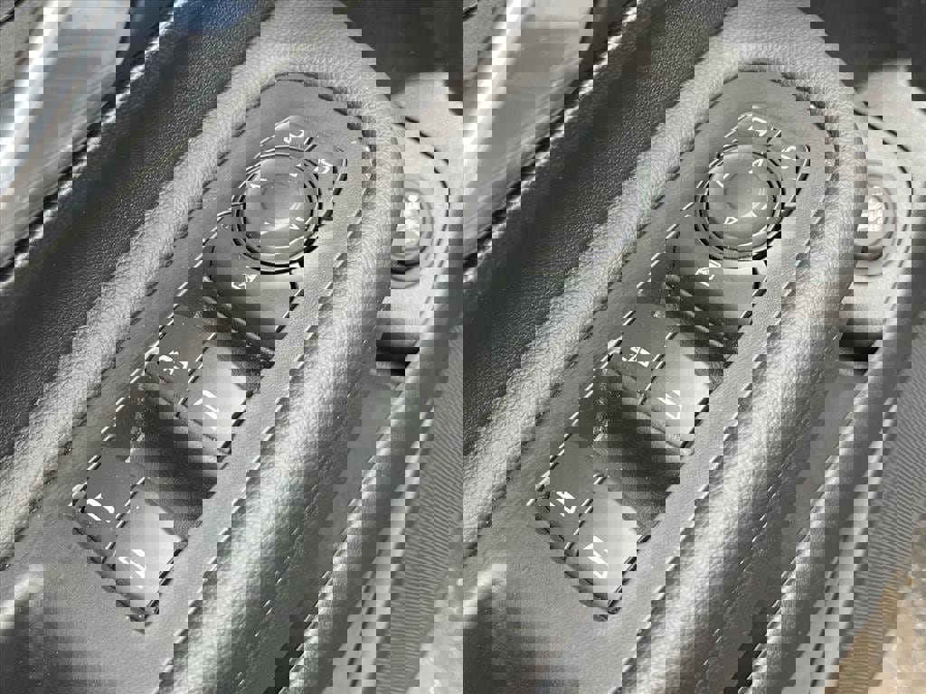 Used 2022 GMC Terrain SLE w/ Driver Convenience Package image 6